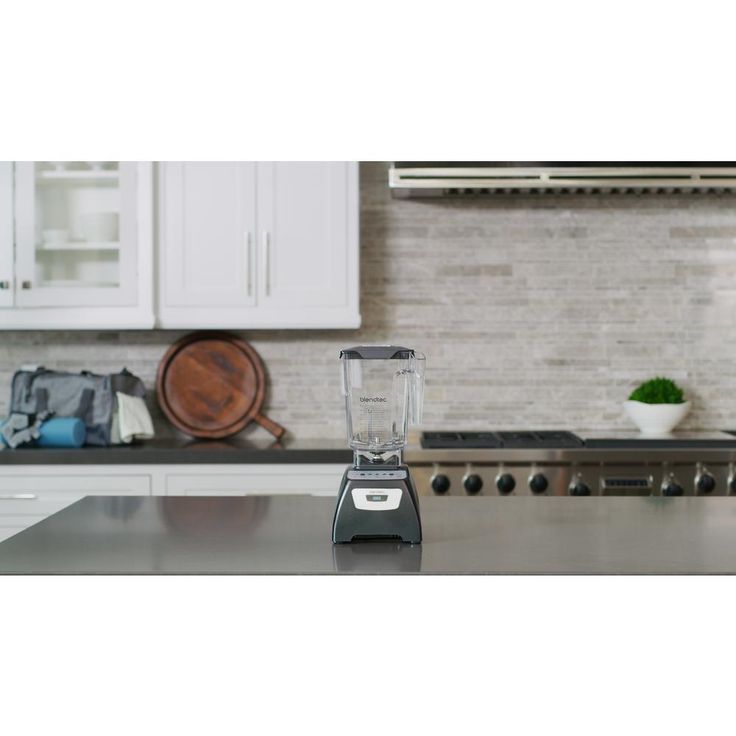 Classic 570 90 oz. 3-Speed, Pulse and 2-programmed buttons Black Blender
