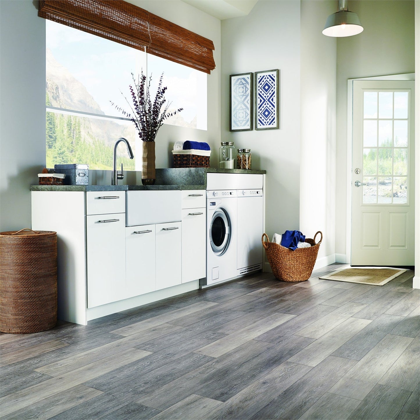 Armstrong Flooring Luxe w/ Rigid Core Chateau Gray 7-in W x 48-in L x 8-mm T Waterproof Interlocking Luxury Vinyl Plank Flooring, 20-mil Wear Layer (28.52-sq ft/carton)