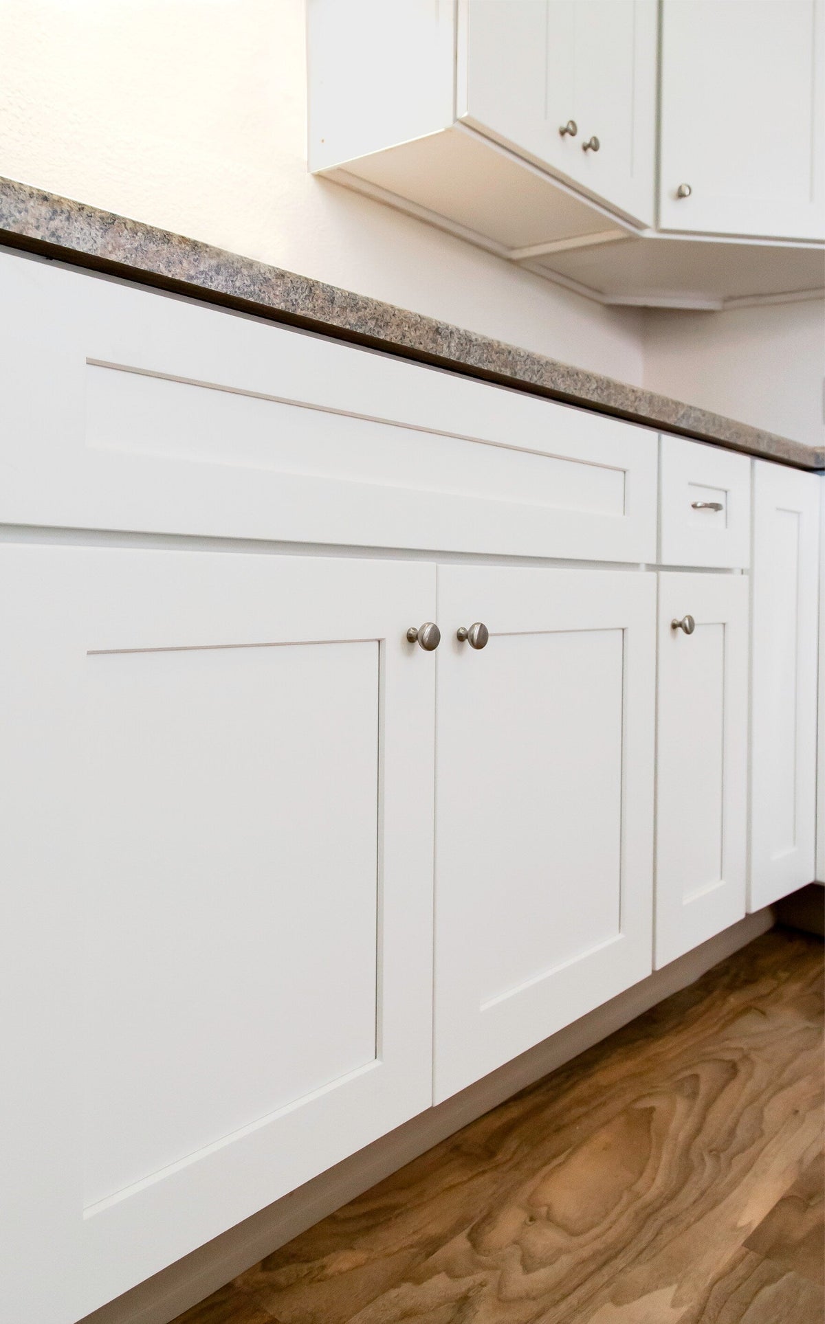 Design House Brookings 30-in W x 34.5-in H x 24-in D White Maple Base Fully Assembled Plywood Cabinet (Recessed Panel Shaker Door Style)