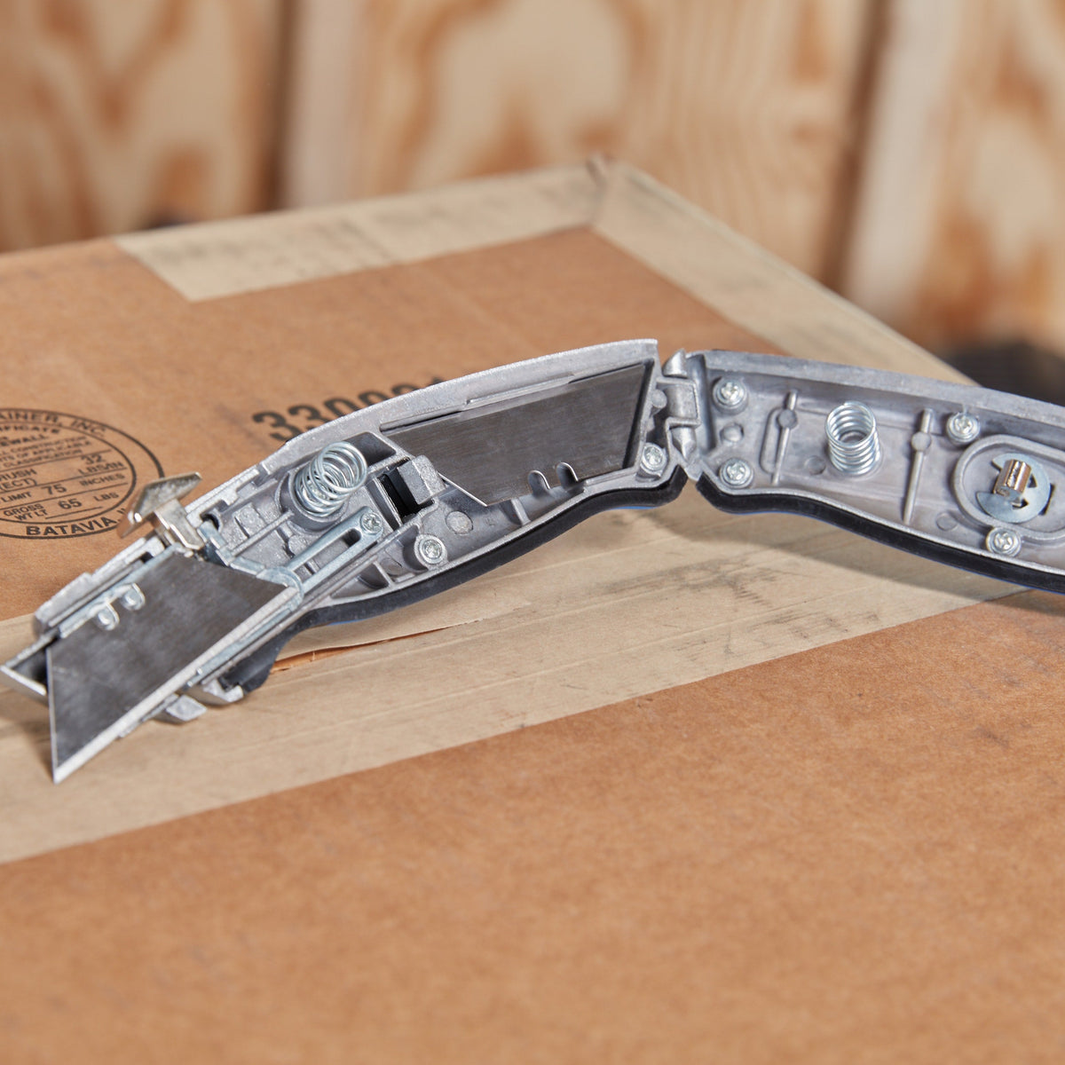 Kobalt 3/4-in Retractable Utility Knife, 3-Blade with On-Tool Storage