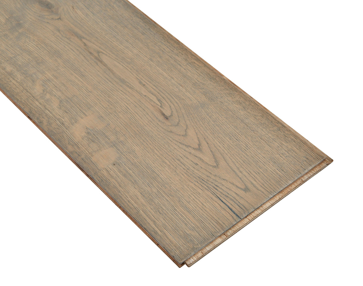 Bruce America's Best Choice Breezy Gray White Oak 6-1/2-in W x 3/8-in T x Varying Length Handscraped Engineered Hardwood Flooring (32.11-sq ft / Carton)