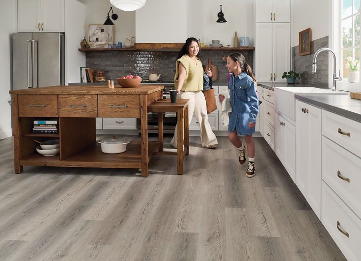 STAINMASTER London Sky Oak 6-mm x 7-in W x 48-in L Waterproof Interlocking Luxury Vinyl Plank Flooring (19.22-sq ft/case)