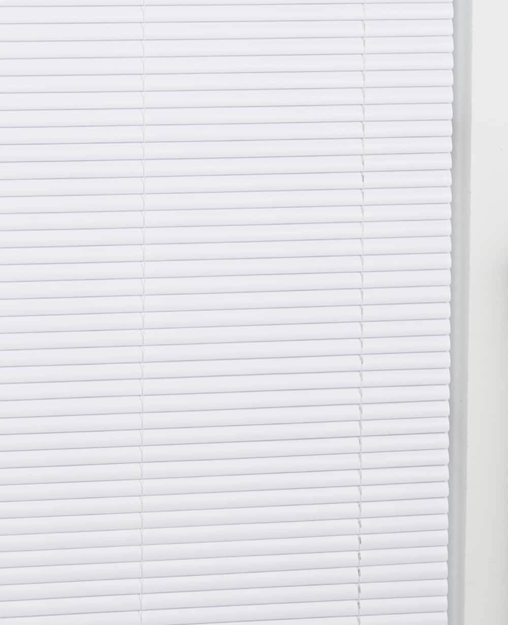 Project Source Room Darkening 1-in Slat Width 35-in x 64-in Cordless White Vinyl Mini Blinds