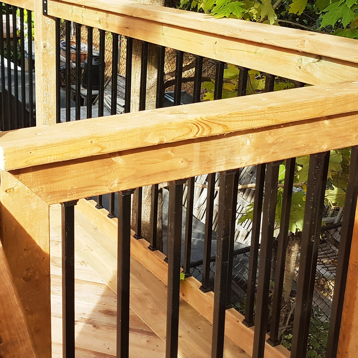 Nuvo Iron 8.75-in x 5-in Black Plastic Baluster Connector