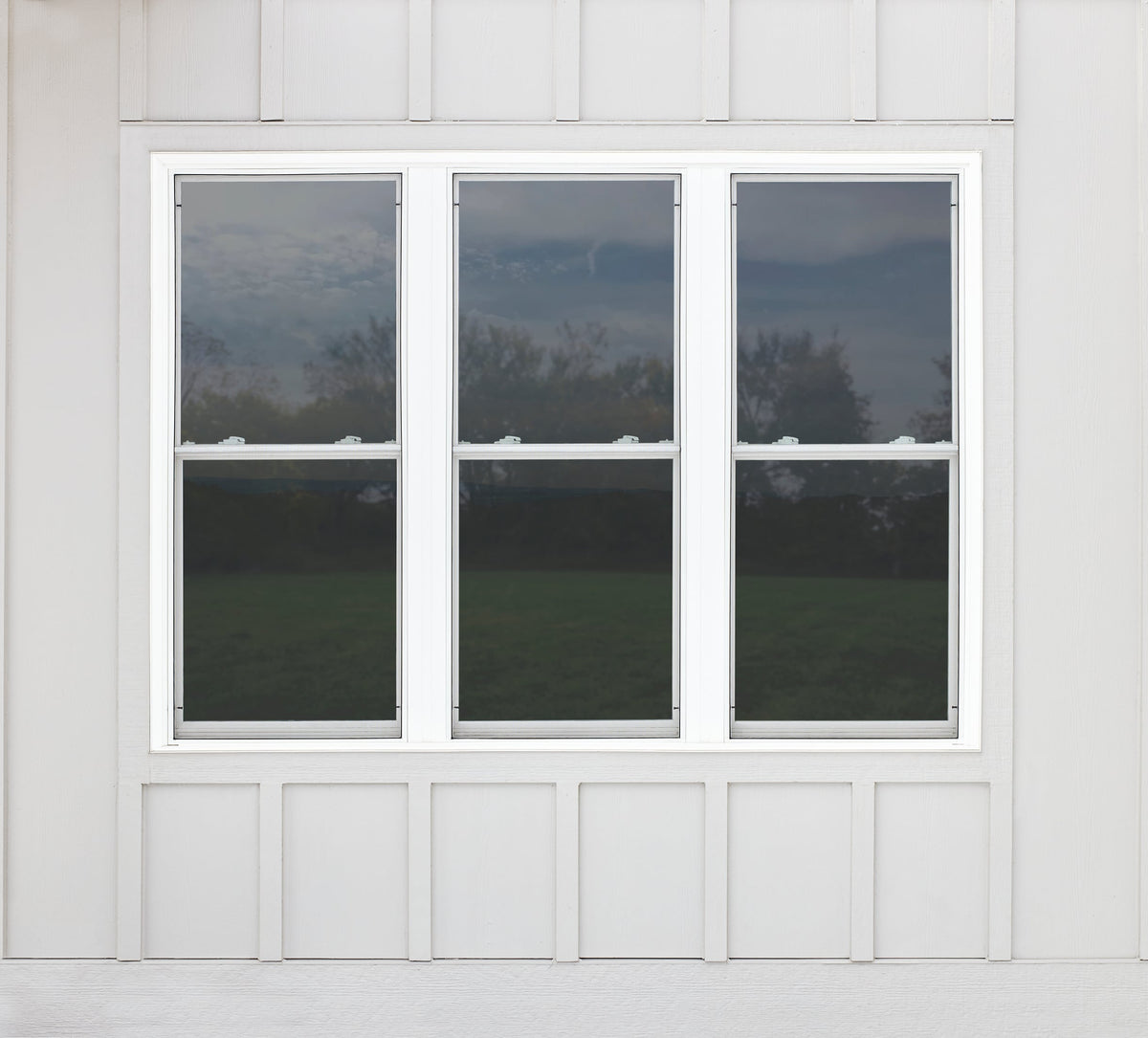 Pella 150 Series New Construction 35-1/2-in x 65-1/2-in White Vinyl Low-E Argon Double-Hung Window, Full Screen Included