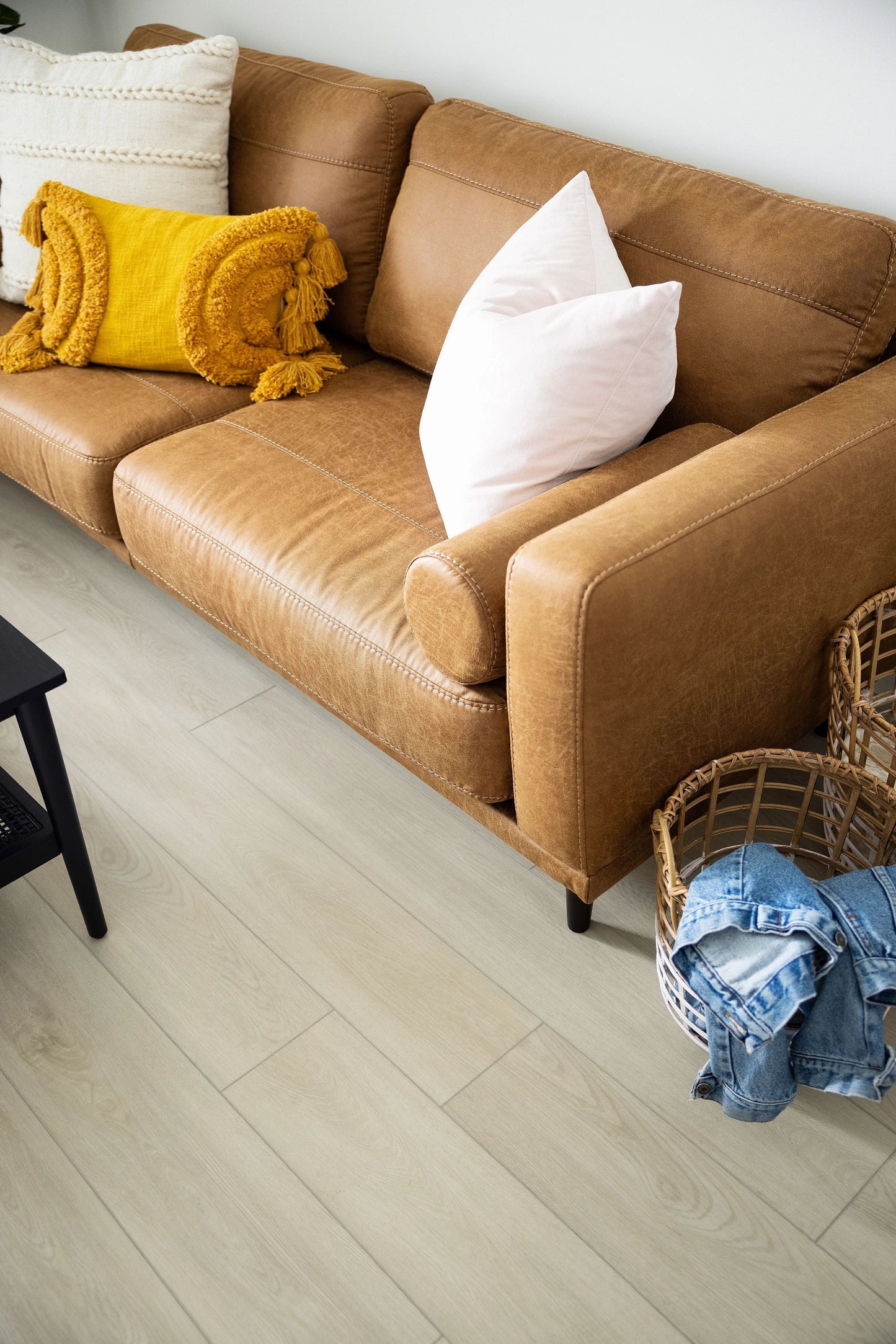 Shaw Tundra Plus Silverscape 7-in Wide x 5-mm Thick Waterproof Luxury Vinyl Plank Flooring (18.91-sq ft)