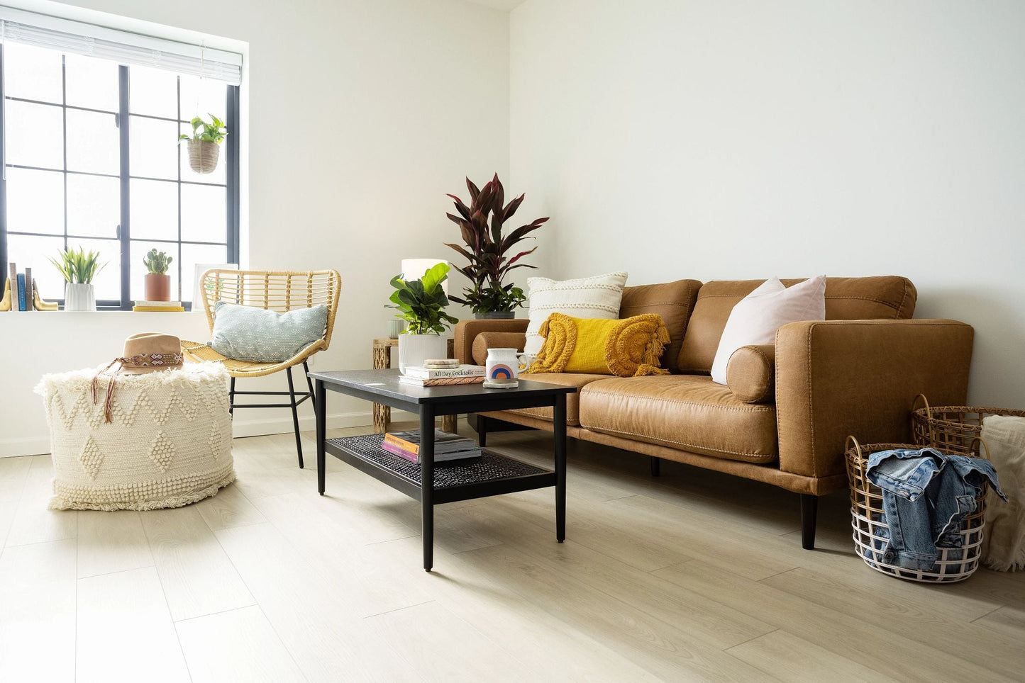 Shaw Tundra Plus Silverscape 7-in Wide x 5-mm Thick Waterproof Luxury Vinyl Plank Flooring (18.91-sq ft)
