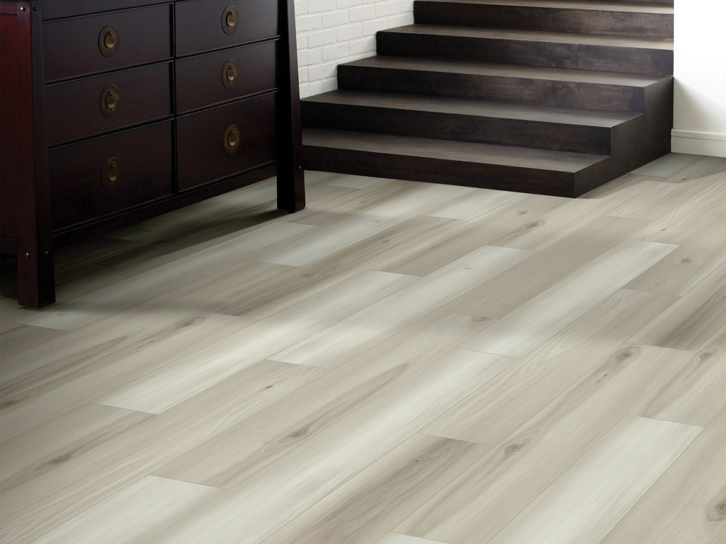Shaw Brillance Plus North Oak White 12-mil x 7-in W x 48-in L Waterproof Interlocking Luxury Vinyl Plank Flooring (23.64-sq ft/ Carton)
