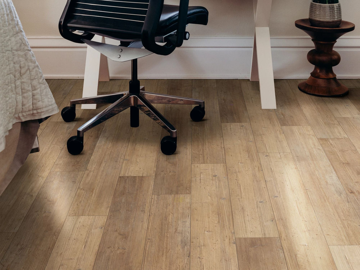 Shaw Tundra Plus Tall Pine 7-in Wide x 5-mm Thick Waterproof Luxury Vinyl Plank Flooring (18.91-sq ft)