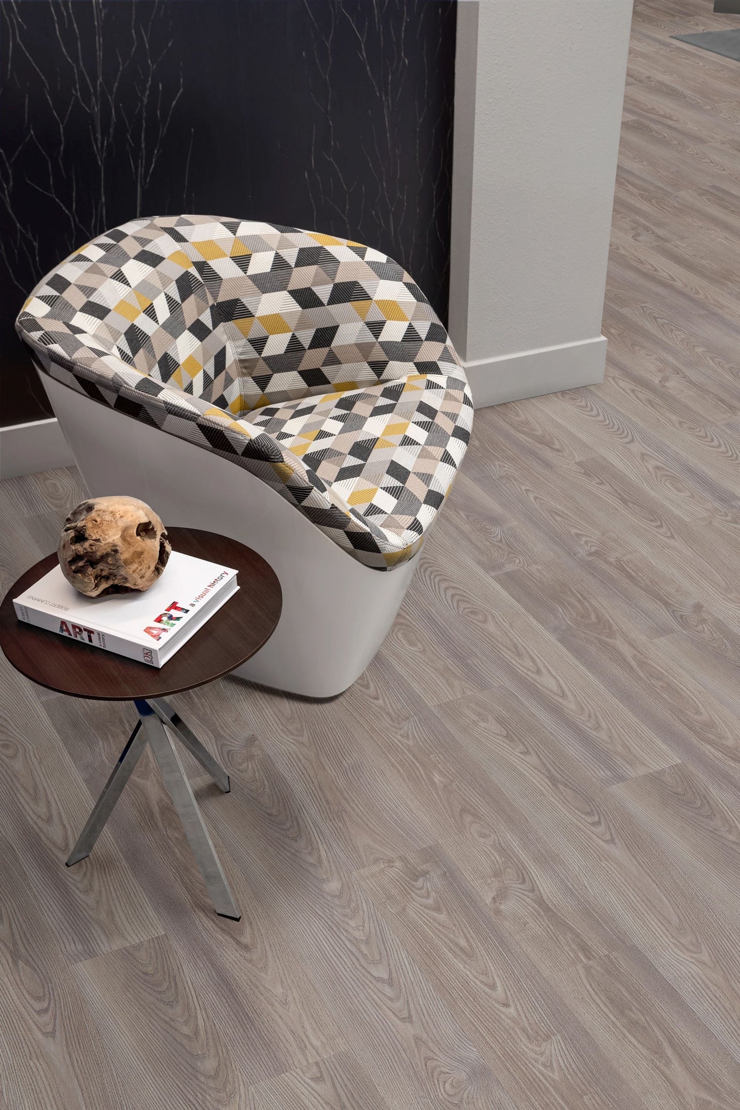 Shaw Farrier Plus 20 M Warm Chestnut Brown 20-mil x 7-in W x 48-in L Waterproof Interlocking Luxury Vinyl Plank Flooring (27.73-sq ft/ Carton)