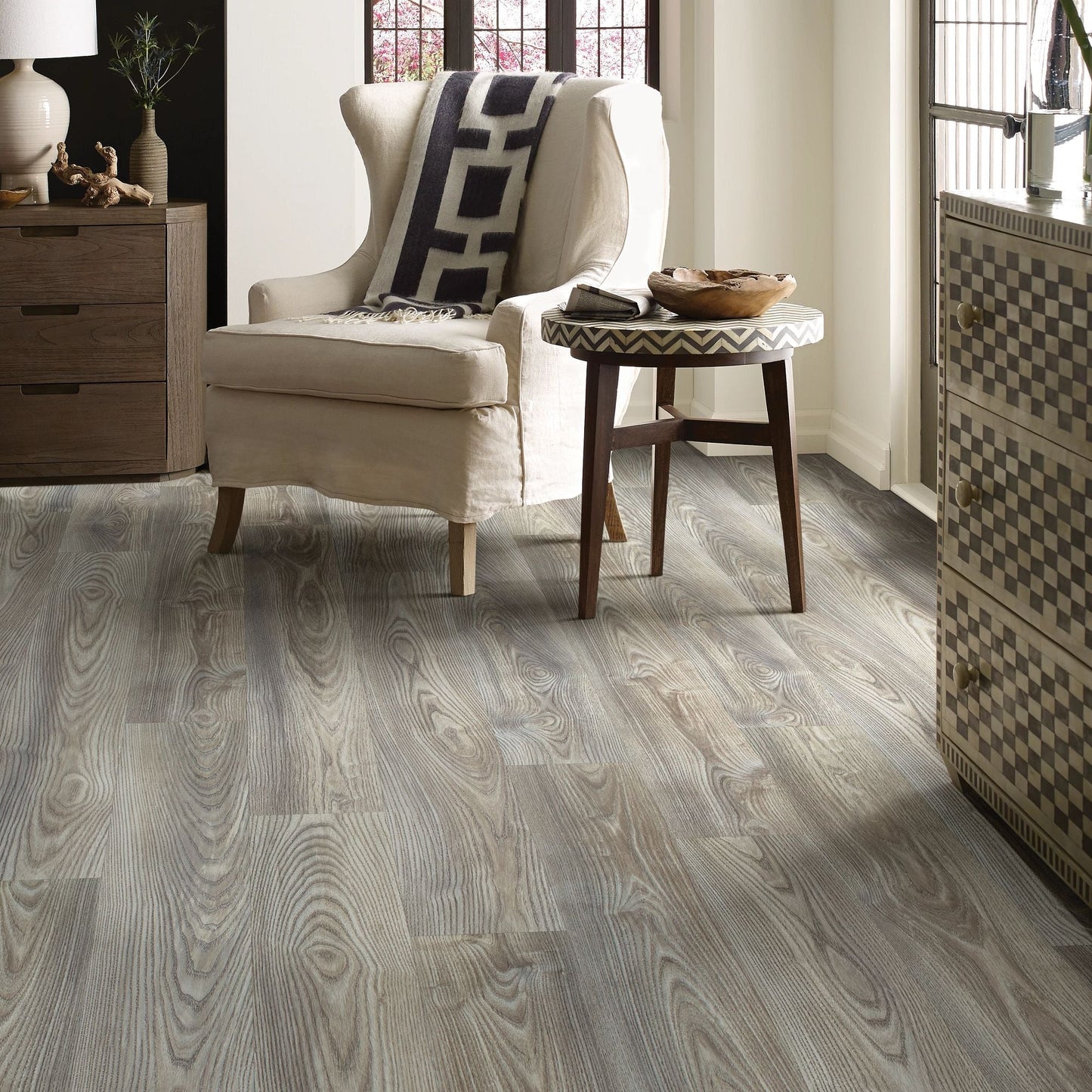 Shaw Farrier Plus 20 M Warm Chestnut Brown 20-mil x 7-in W x 48-in L Waterproof Interlocking Luxury Vinyl Plank Flooring (27.73-sq ft/ Carton)
