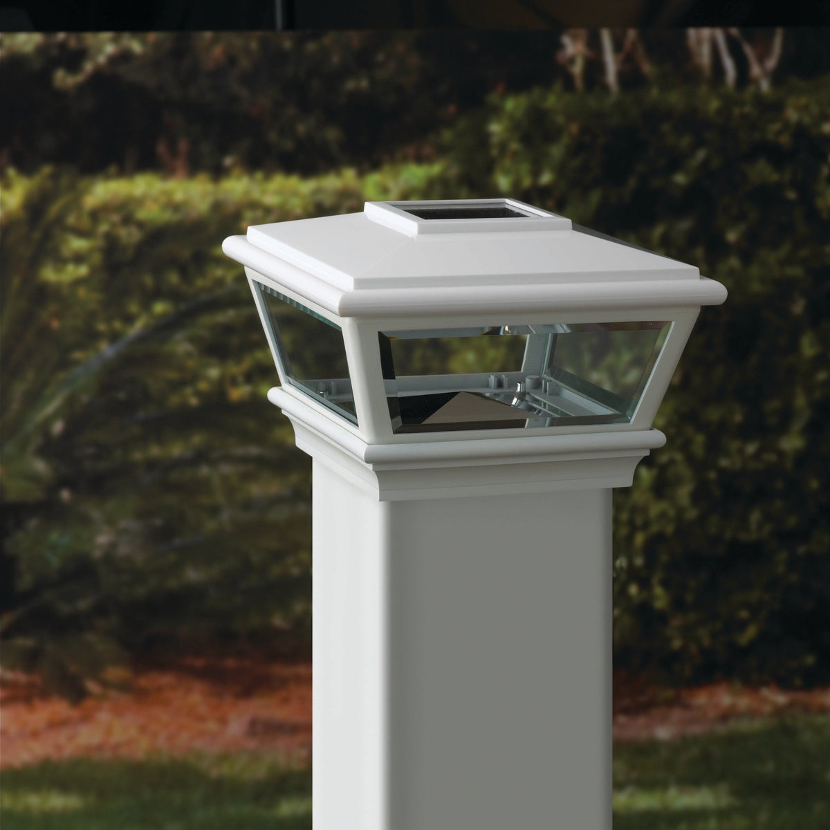 Deckorators 4-in x 4-in 2.4-Lumen 1-Watt White Battery-operated LED Outdoor Post Cap Light (6500 K)