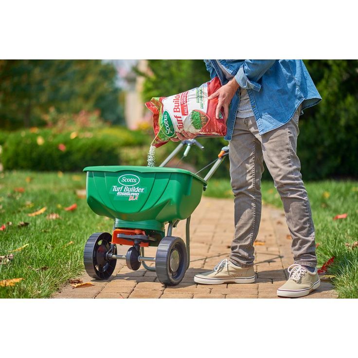 Scotts Turf Builder 12.5 lb. 5,000 sq. ft. WinterGuard Fall Lawn Fertilizer