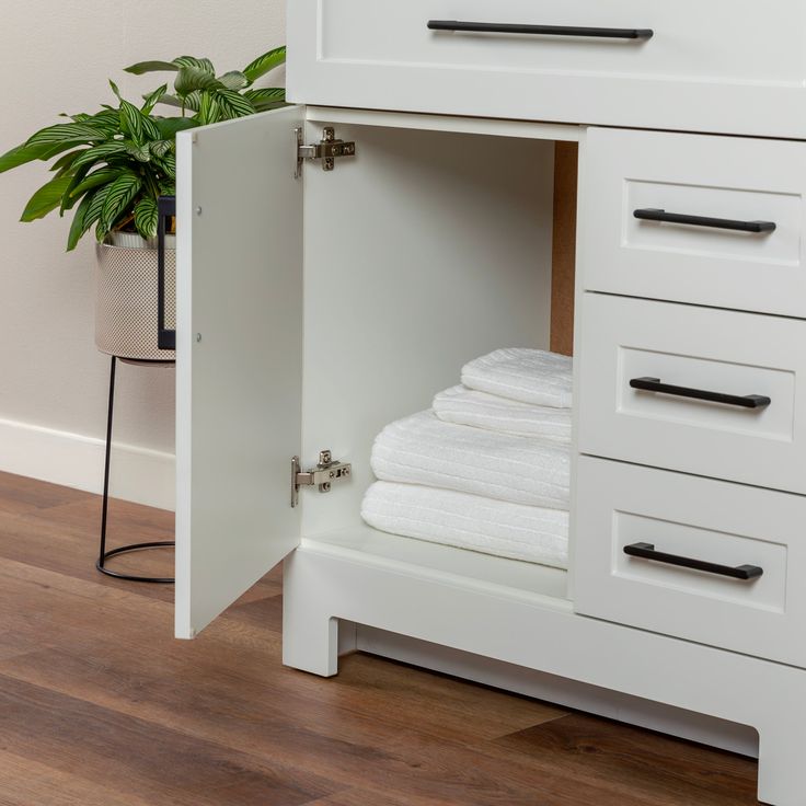 Style Selections Cauley 30-in White Single Sink Bathroom Vanity with White Cultured Marble Top