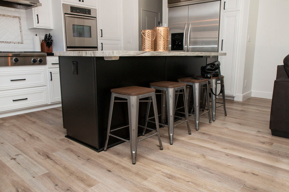 CALI Pro Classic Aged Hickory 5.5-mm x 7-in W x 48-in L Waterproof Interlocking Luxury Vinyl Plank Flooring (23.77-sq ft/case)