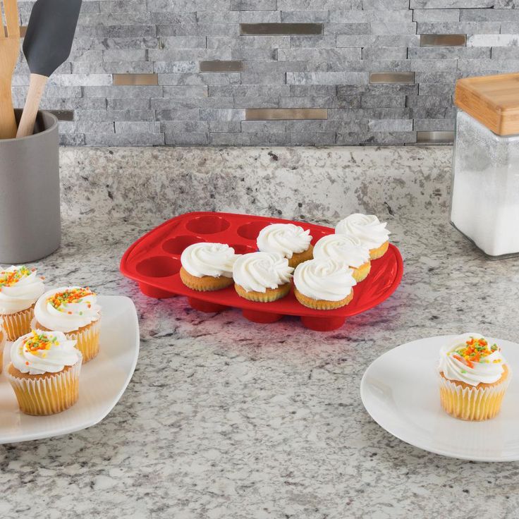 18-Piece Red Assorted Silicone Bakeware Set