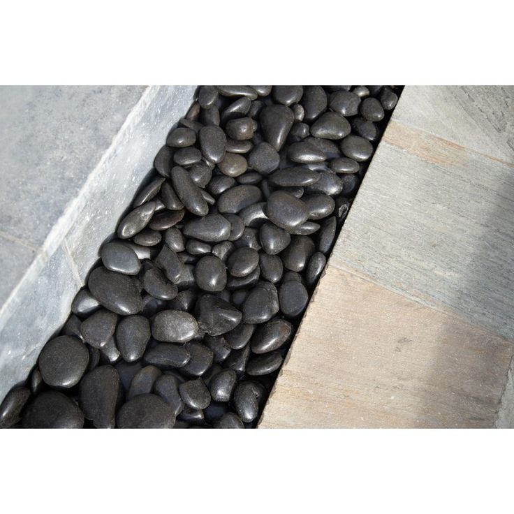 MSI Black Polished 0.5 cu. ft . 0.75 to 1.25 in. Pebbles. 40 lb. Bag (55 Bags / Pallet)