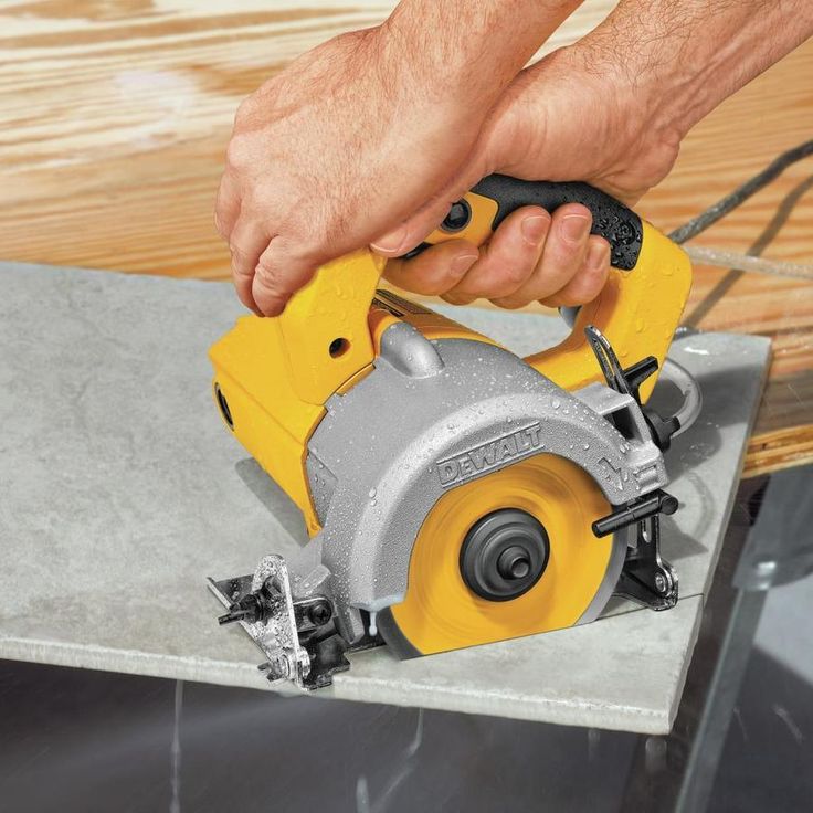 DEWALT 4.375-in 10.8-Amp Wet Handheld Tile Saw