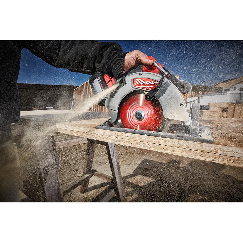 M18 FUEL 18-Volt Lithium-Ion Cordless 7-1/4 in. Circular Saw W/ HIGH OUTPUT XC 8.0Ah Battery