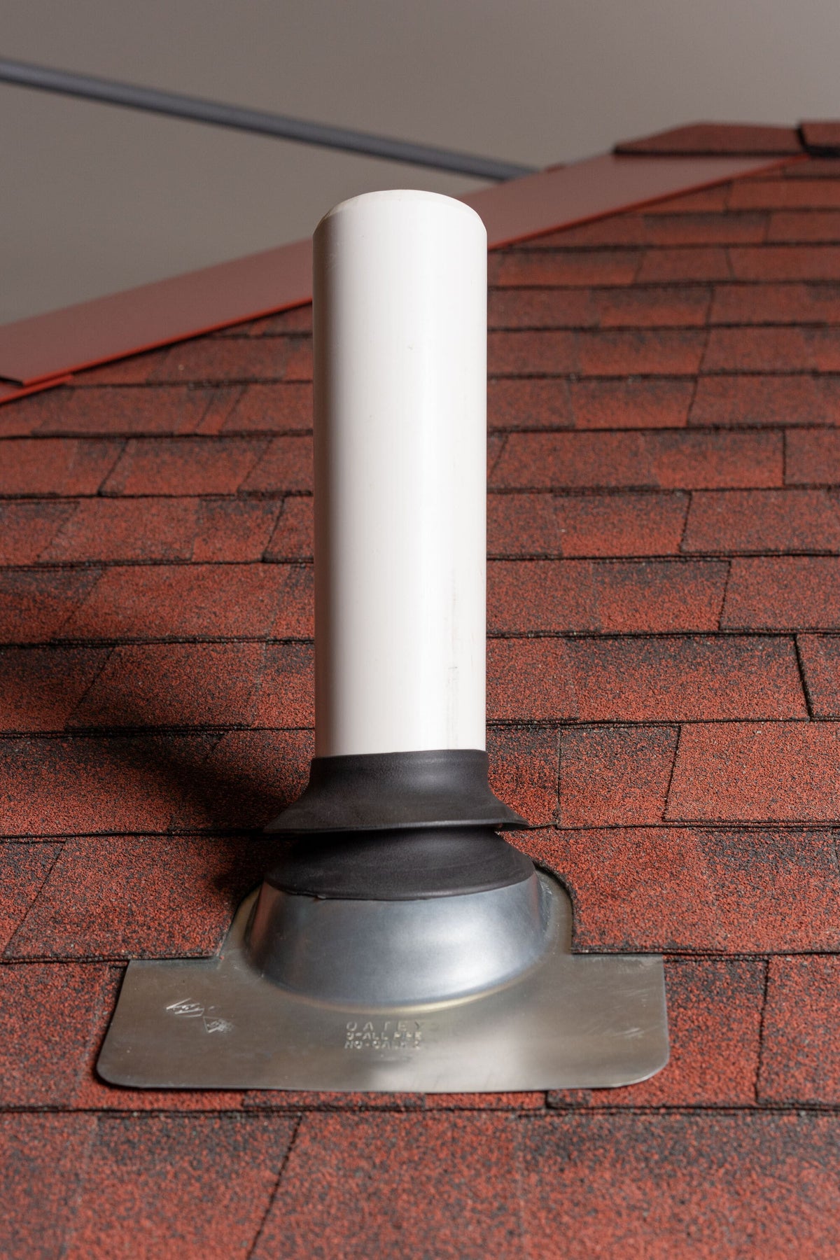 Oatey Rain Collar 3-in to 4-in x 4.5-in EPDM Rubber Vent and Pipe Flashing, Black