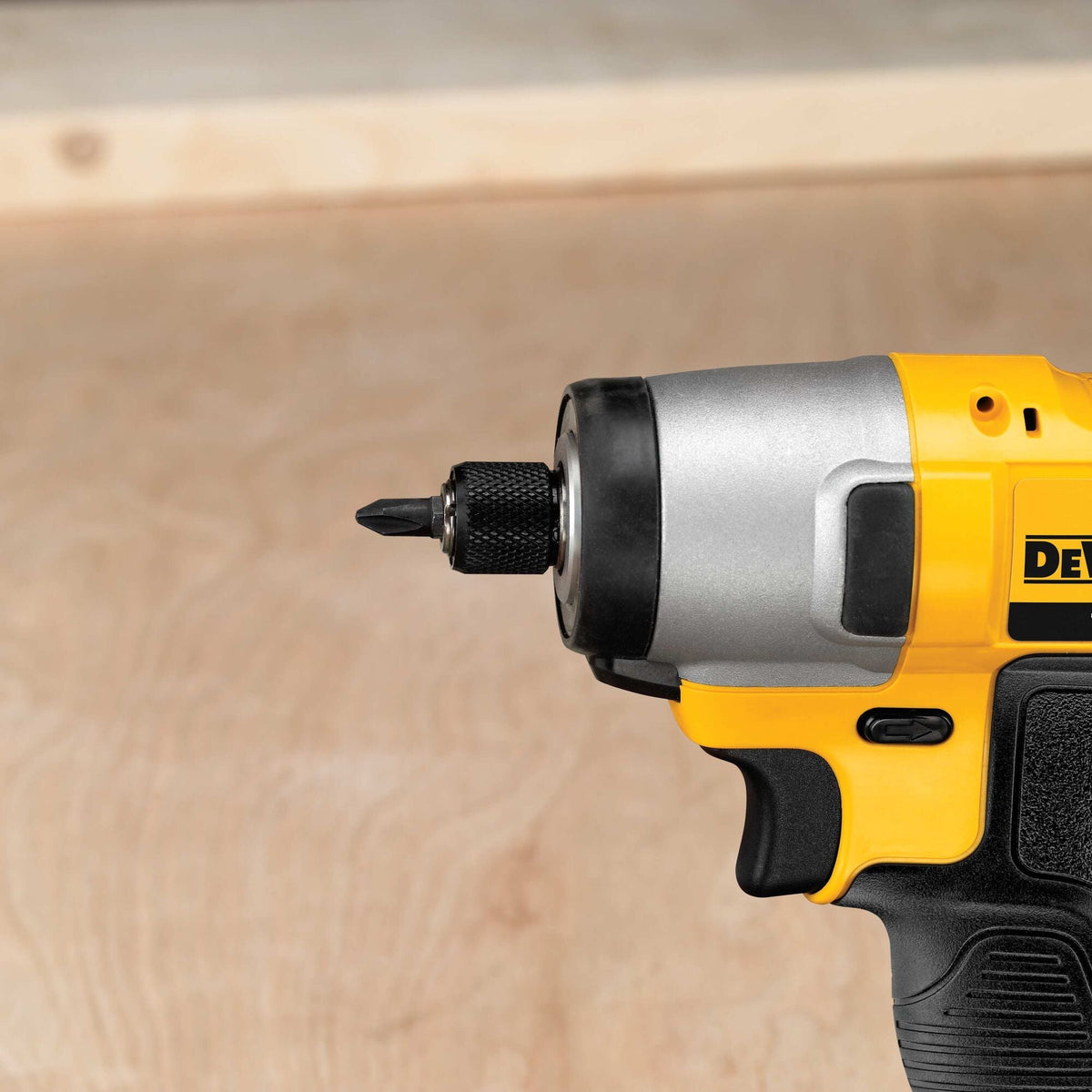 DEWALT 12-Volt MAX Variable Speed Cordless Impact Driver Kit with 2 Batteries, Charger & Bag (DCF815S2)