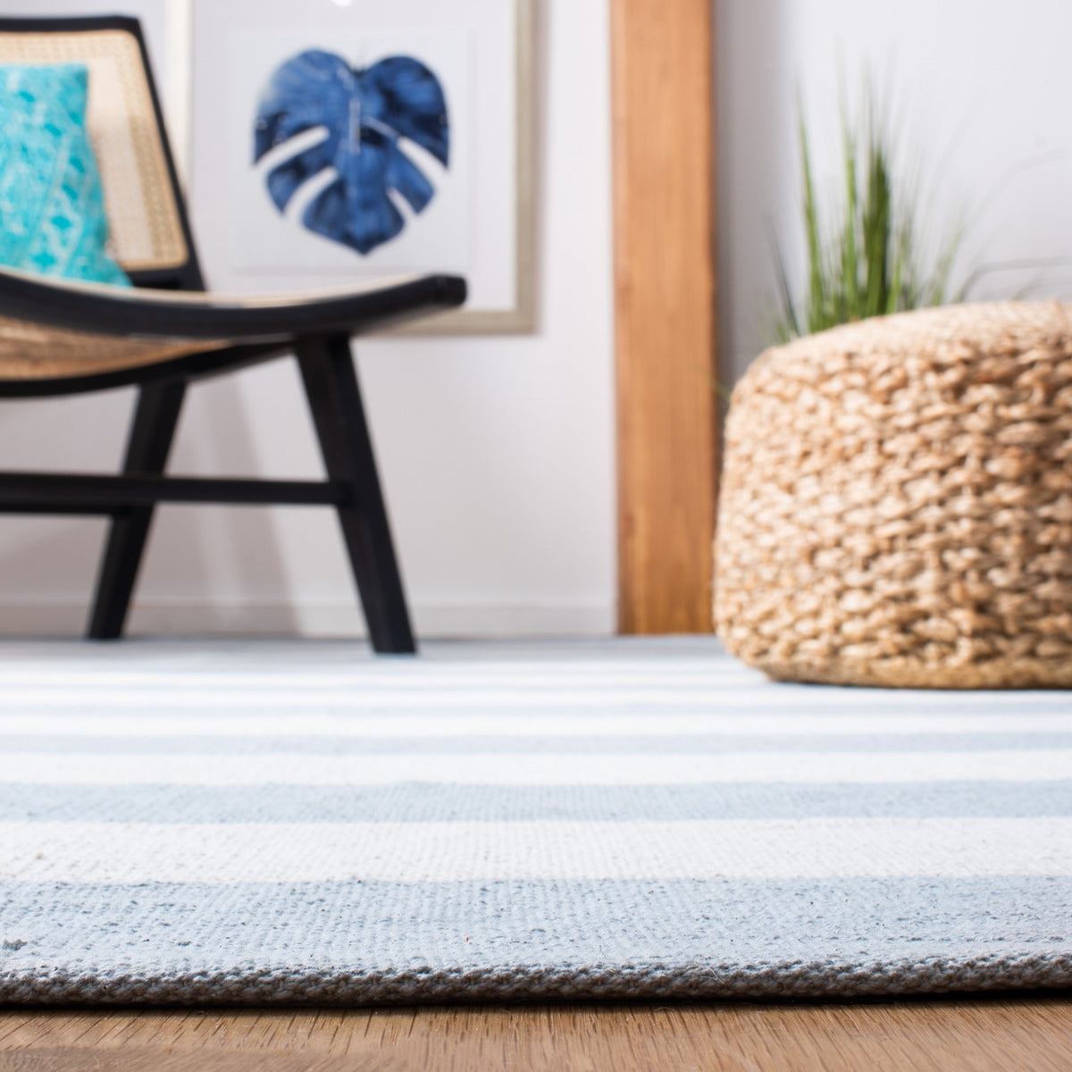 Safavieh Montauk Maslin 2 x 12 Sky Blue/Ivory Indoor Stripe Coastal Handcrafted Runner