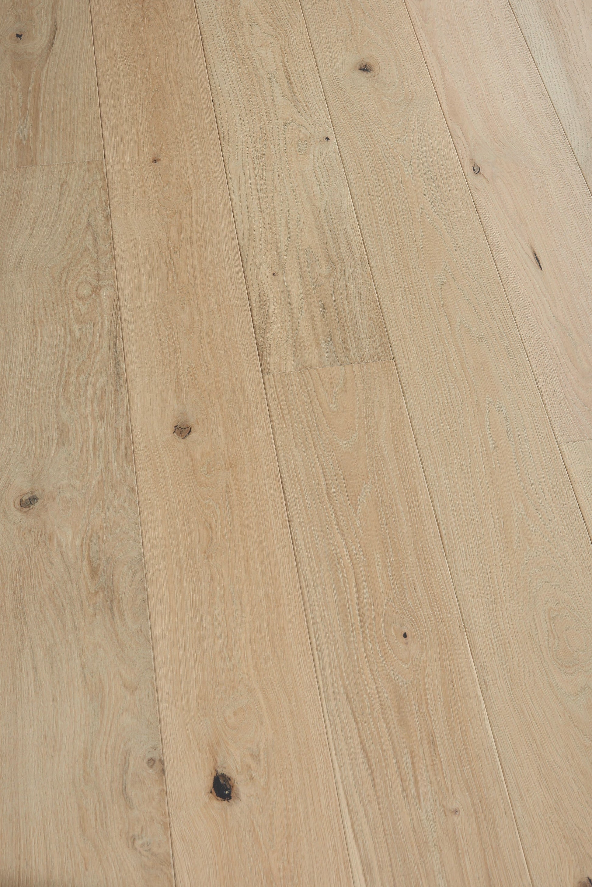 Villa Barcelona White oak Denia hardwood flooring — surface grain detail