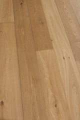 Villa Barcelona White oak Cordoba hardwood flooring — surface grain detail