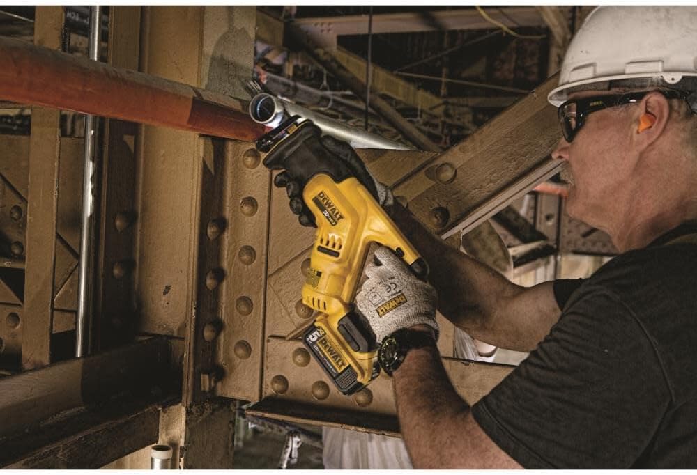DEWALT 20-Volt MAX Lithium-Ion Cordless Compact Reciprocating Saw Kit with 2Ah Battery, Charger and Bag