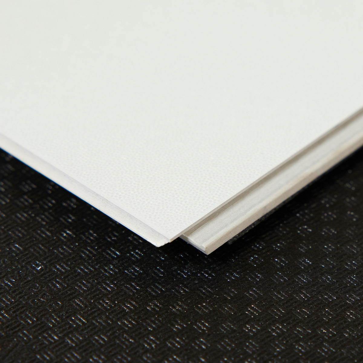 Lucida USA MonoCore Marshmallow White 22-mil x 5-4/5-in W x 36-in L Waterproof Interlocking Luxury Vinyl Plank Flooring (13-sq ft/ Carton)