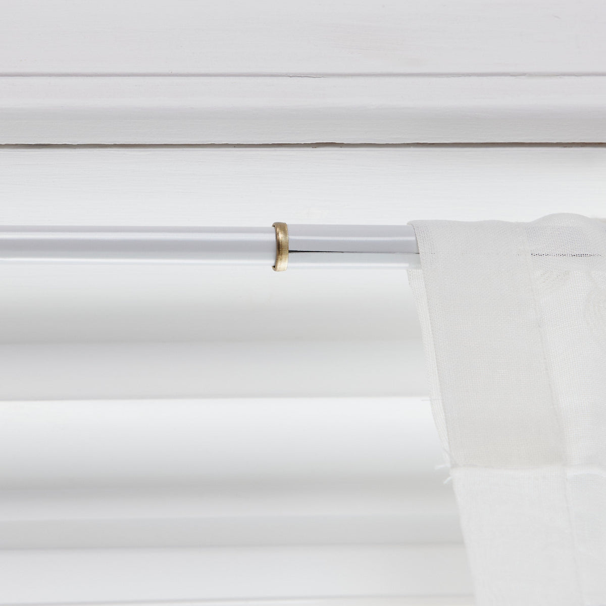 Project Source 28-in to 48-in White Steel Tension Curtain Rod with Finials