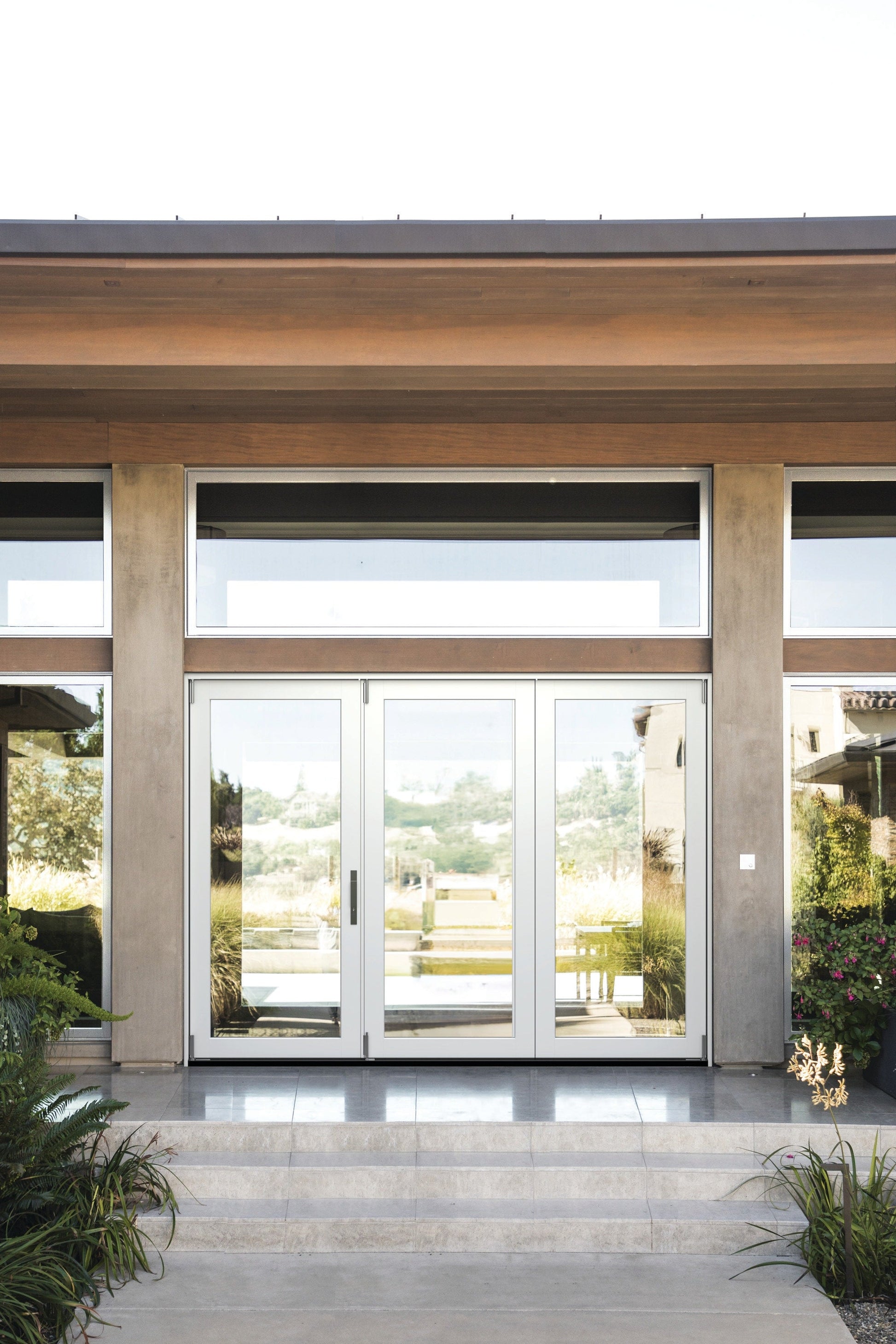 JELD-WEN 108-in x 80-in Fiberglass Folding, Right-hand folding – installed room view