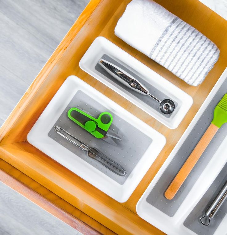 Style Selections 9.06-in x 6.13-in Plastic Multi-Use Insert Drawer Organizer