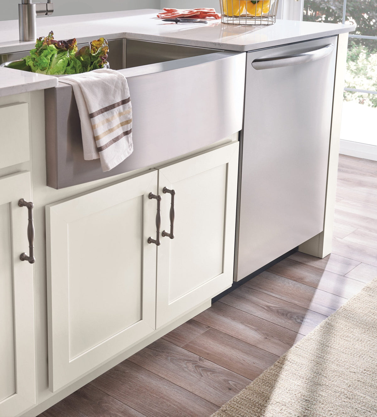 Diamond Express Jamestown 21-in W x 34.5-in H x 24-in D White Partial Overlay 3-Drawer Base Fully Assembled Plywood Cabinet (Recessed Panel Shaker Style)