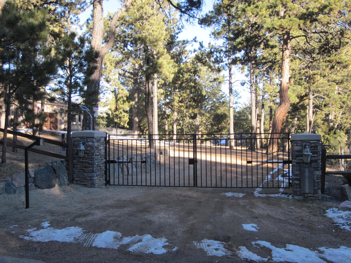 Estate Swing 12-ft Dual Swing Universal Battery Driveway Gate Opener Kit
