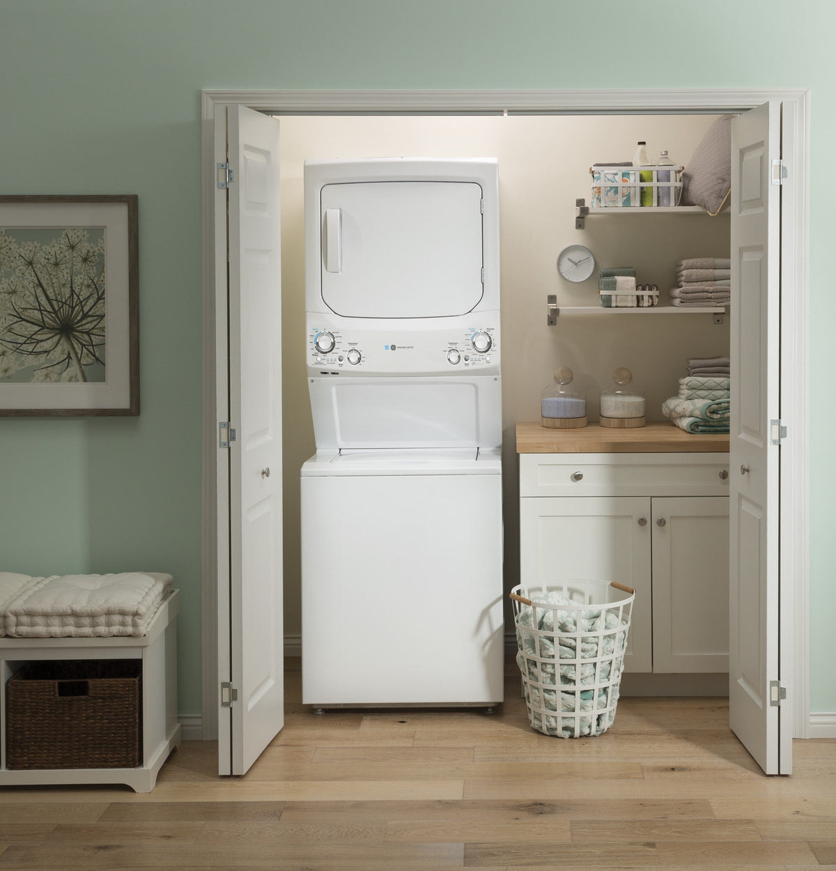 GE Gas Stacked Laundry Center with 3.9-cu ft Washer and 5.9-cu ft Dryer, ENERGY STAR, White (GUD27GESNWW)