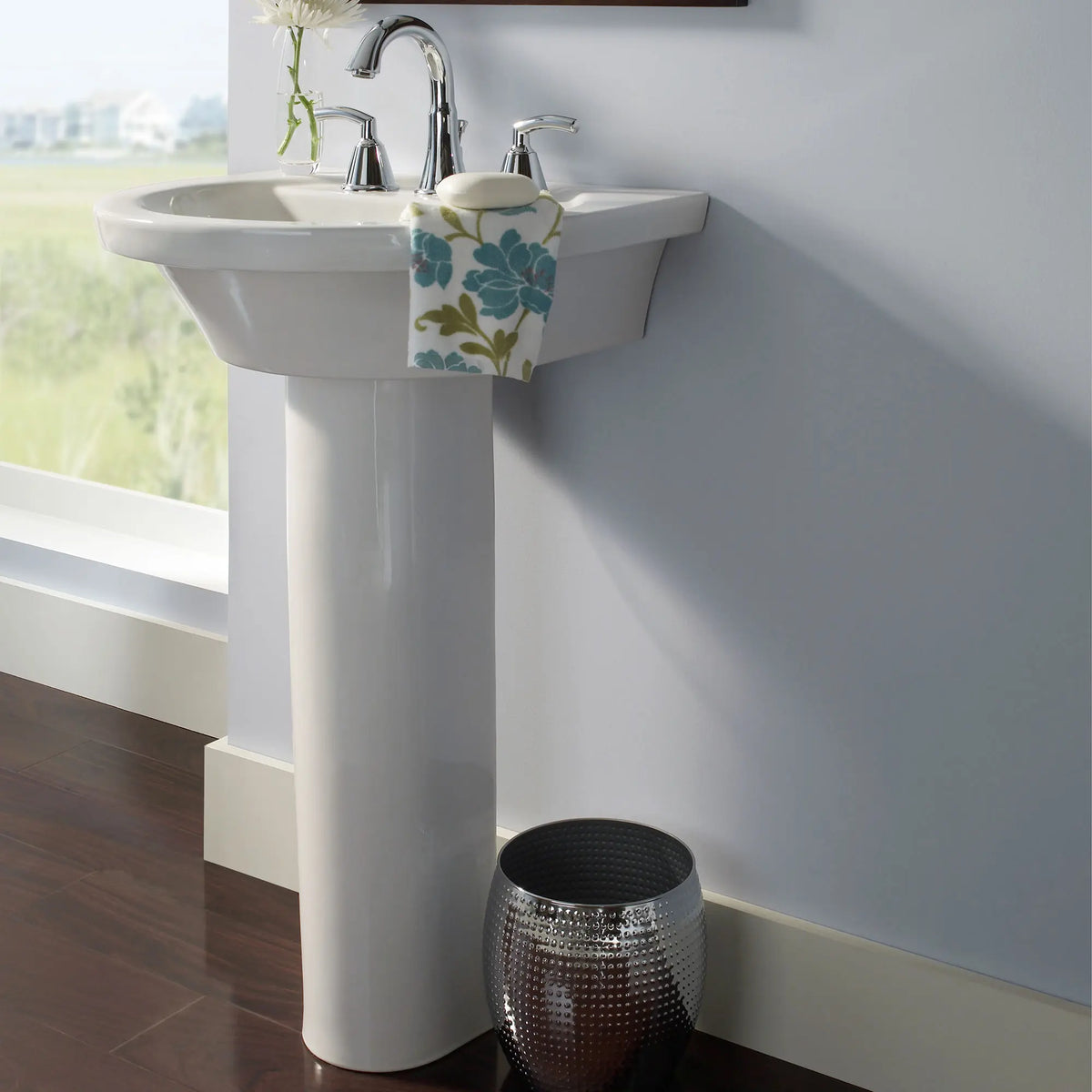 American Standard Boulevard®/Tropic® Vitreous China Petite Pedestal Leg – White