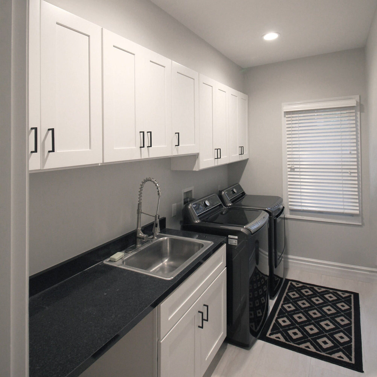 Design House Brookings 24-in W x 34.5-in H x 24-in D White Maple 1-Drawer Base Ready To Assemble Plywood Cabinet (Recessed Panel Shaker Style)