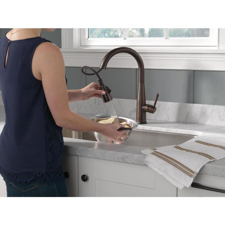 Delta Essa Touch2O Venetian Bronze 1-Handle Deck-Mount Pull-Down Touch Kitchen Faucet (Deck Plate Included)