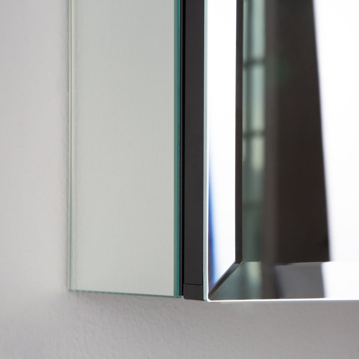 AAZJ 20-in x 26-in Surface/Recessed Mount Polished Mirrored Soft Close Medicine Cabinet