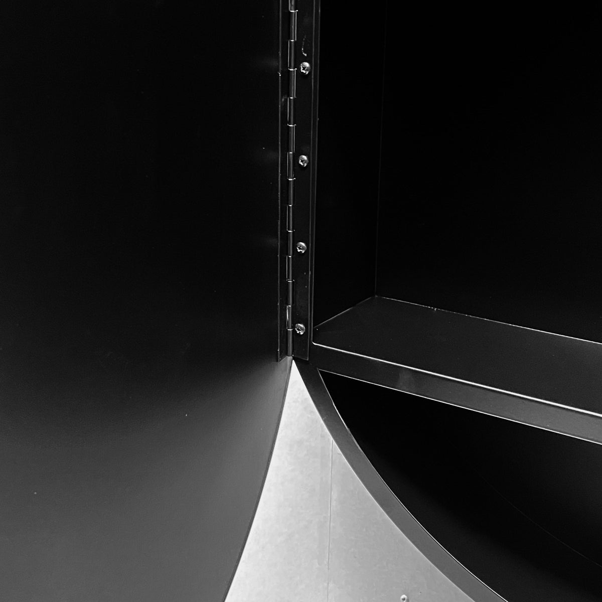 WELLFOR 21-in x 31-in Lighted LED Fog Free Surface Mount Black Mirrored Oval Medicine Cabinet