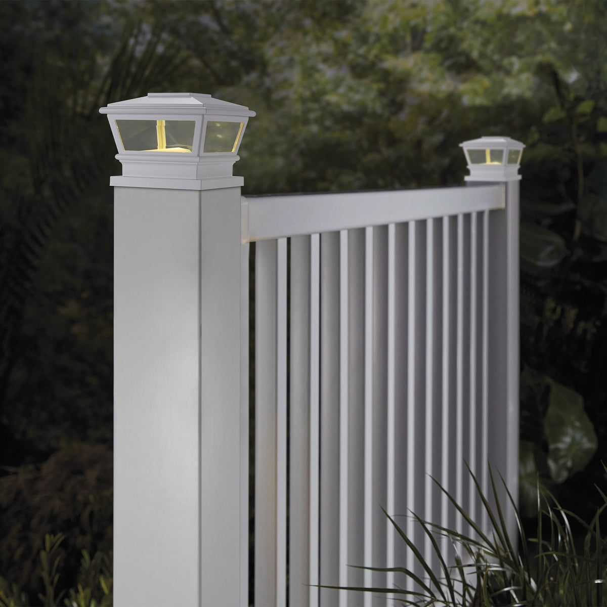 RELIABILT 4-in x 4-in 5-Lumen White Solar LED Outdoor Post Cap Light (5000 K)