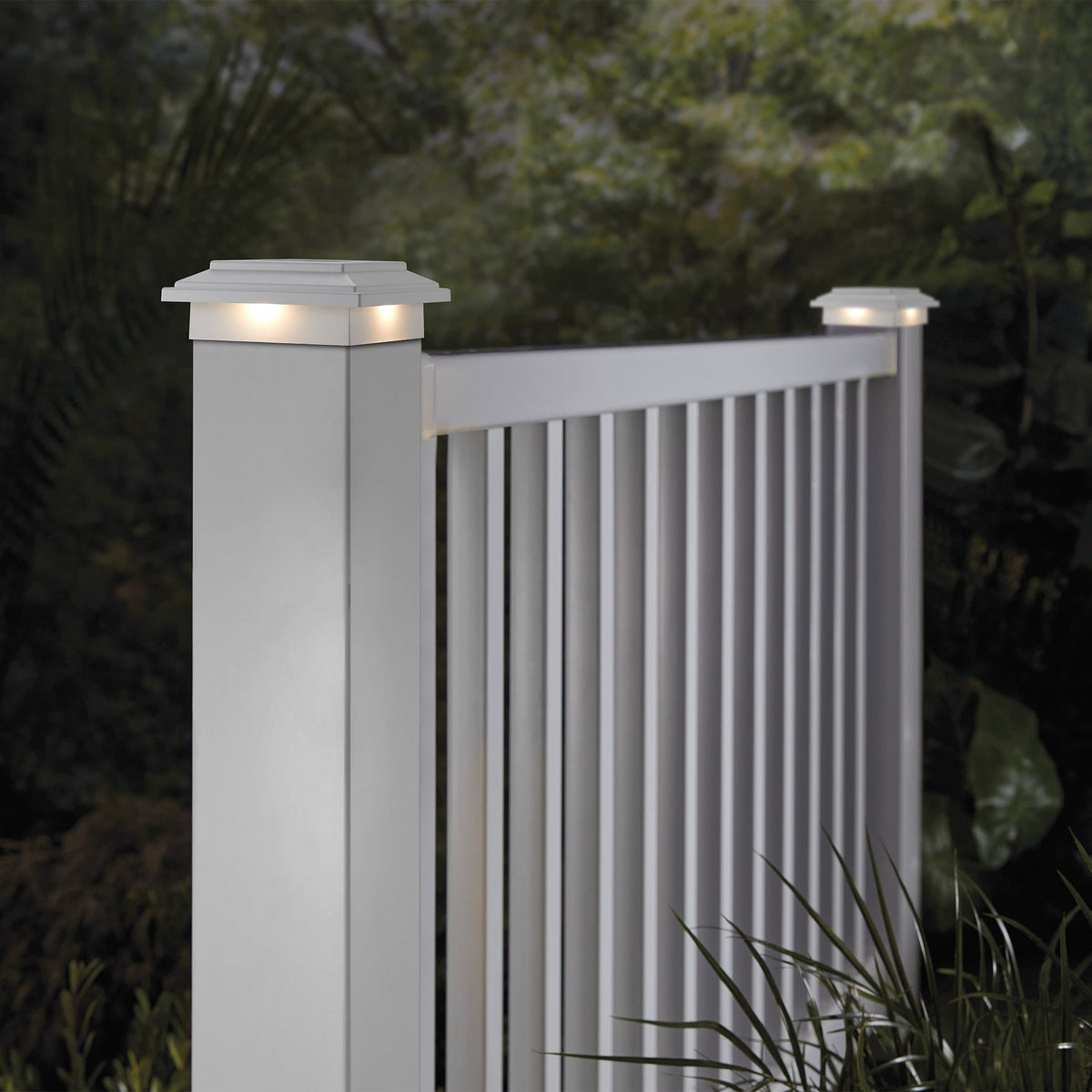RELIABILT 4-in x 4-in 10-Lumen White Solar LED Outdoor Post Cap Light (5000 K)