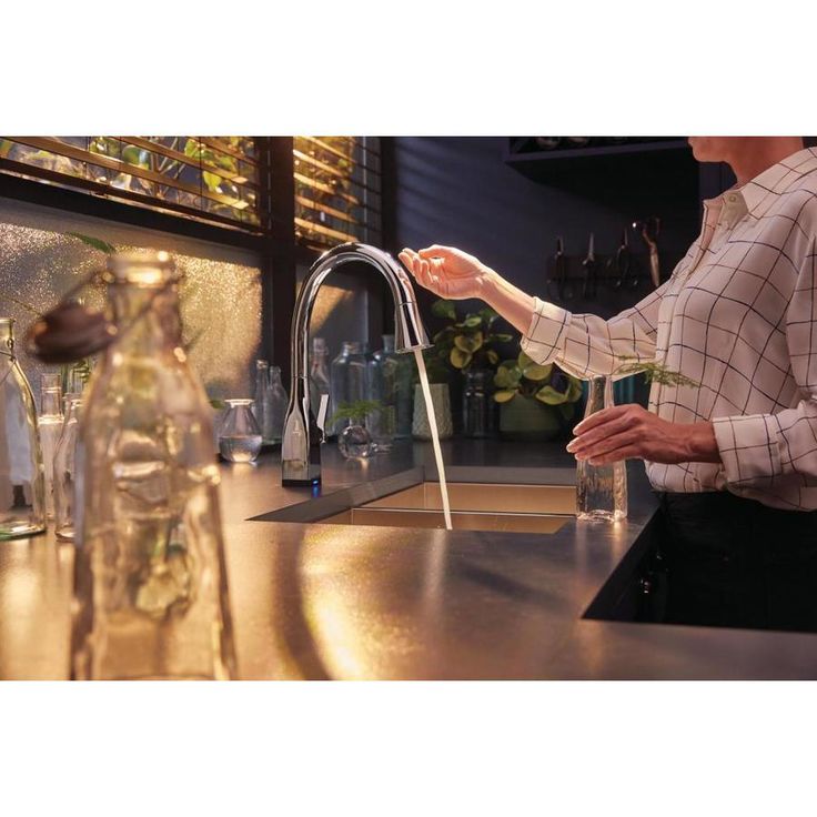 Delta Mateo Touch2O Chrome 1-Handle Deck-Mount Pull-Down Touch Kitchen Faucet