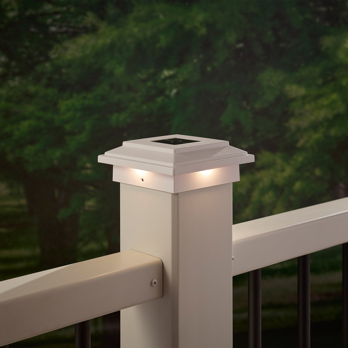 RELIABILT 4-in x 4-in 10-Lumen White Solar LED Outdoor Post Cap Light (5000 K)