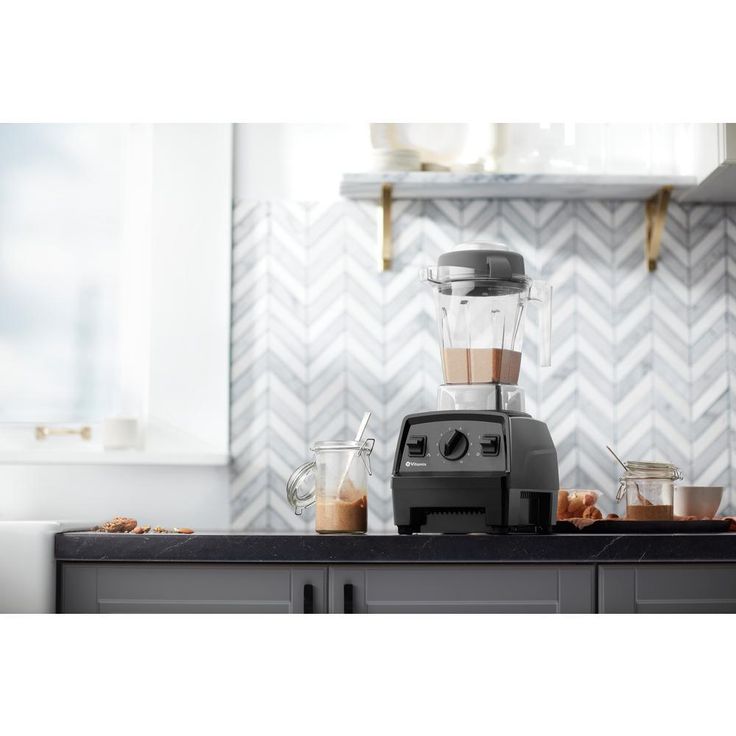 Explorian E310 Series 10-Speed Black 48 oz. Blender