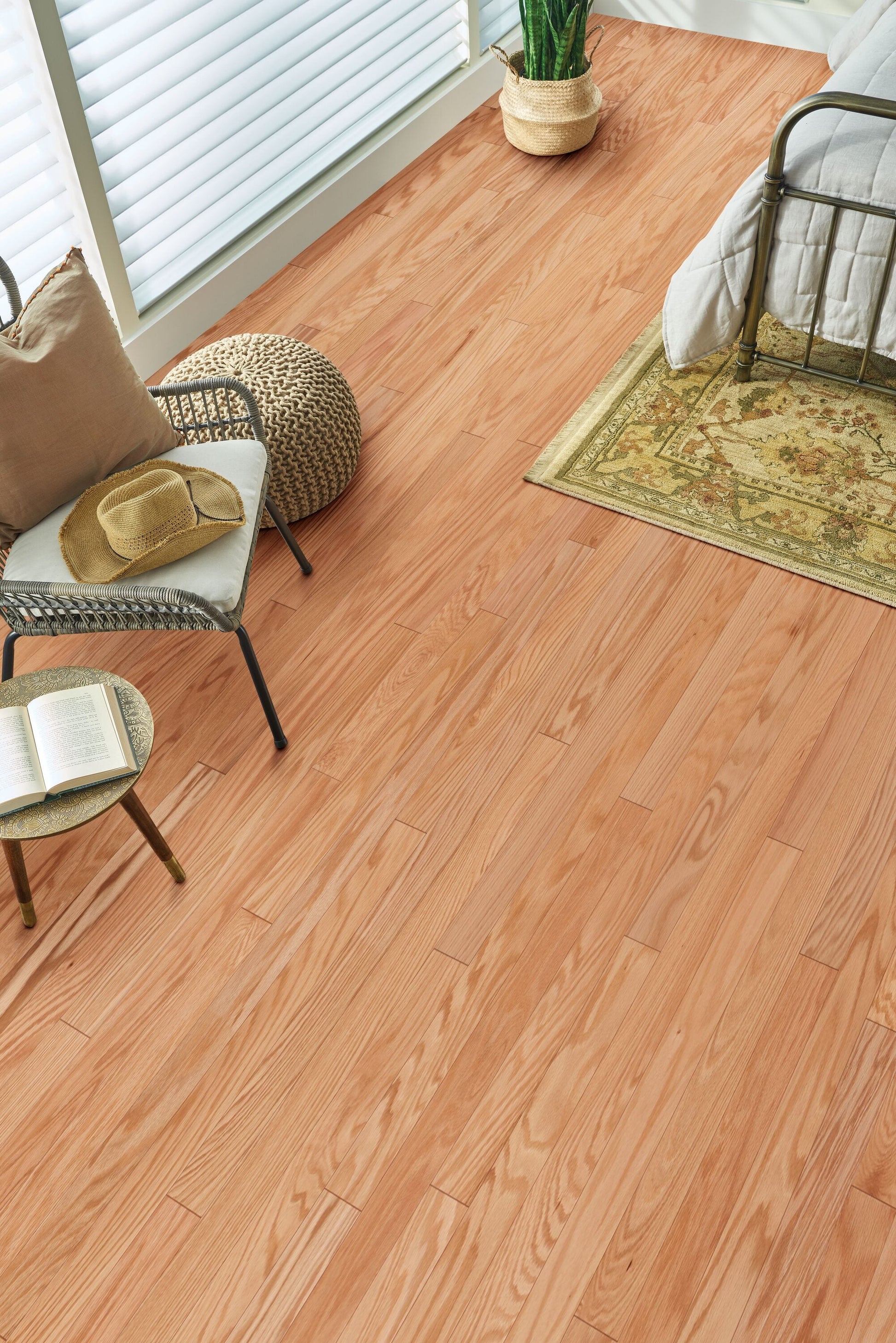 Bruce Oak Natural hardwood flooring — surface grain detail