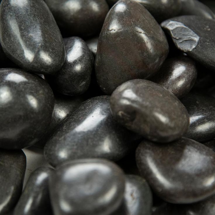 MSI Black Polished 0.5 cu. ft . 0.25 to 0.75 in. Pebbles 40 lb. Bag