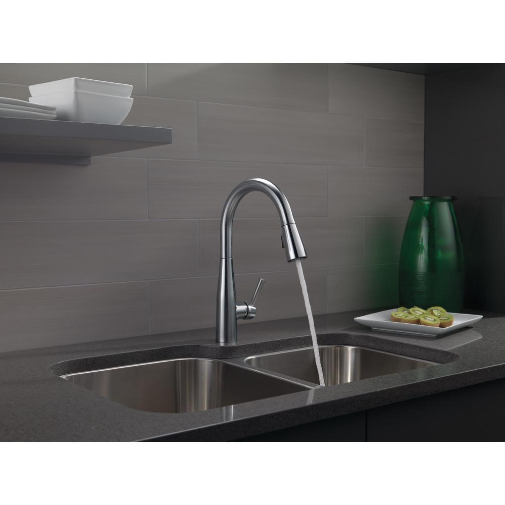 Essa Single-Handle Pull-Down Sprayer Kitchen Faucet with MagnaTite Docking in Arctic Stainless - Super Arbor