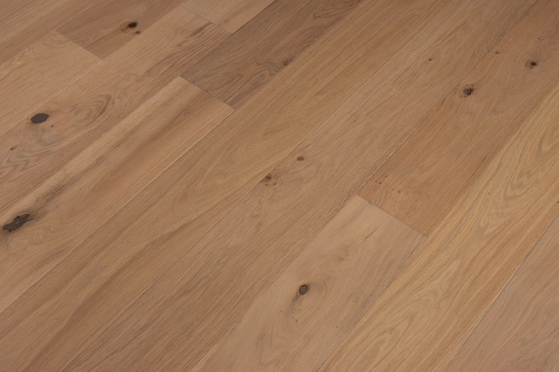 CALI European white oak Seacliff Sec hardwood flooring — lifestyle view